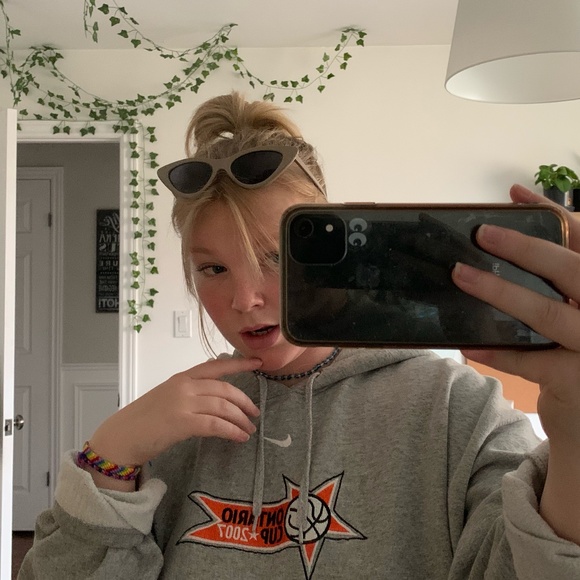 Francesca's Beige Sunglasses - Picture 4 of 4